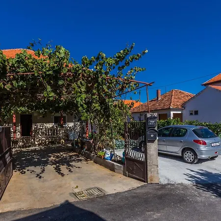 Marina 3 Bdr With Parking Apartment