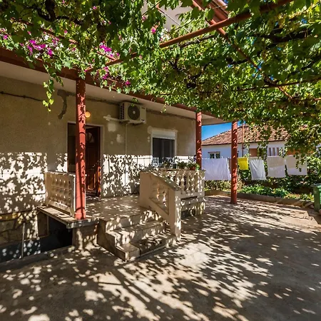Marina 3 Bdr With Parking Apartment