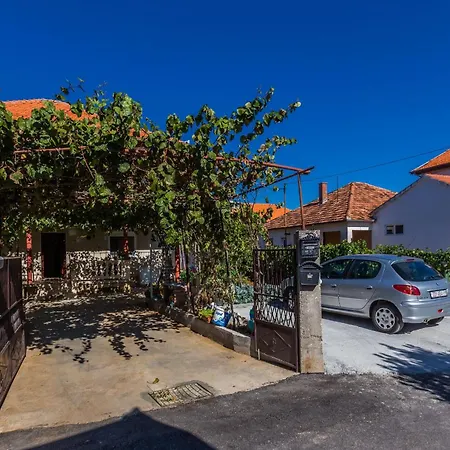 Marina 3 Bdr With Parking Apartment