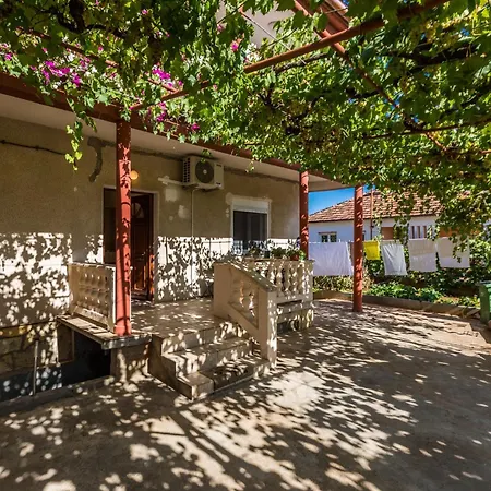 Marina 3 Bdr With Parking Apartment